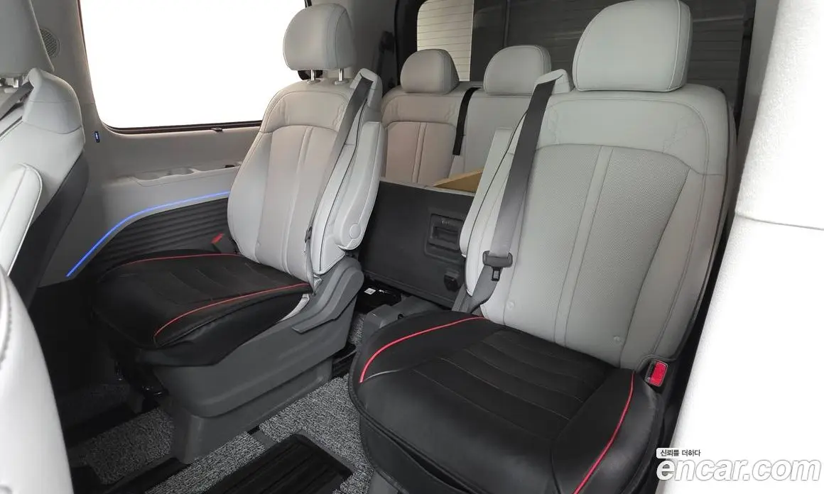 Hyundai Staria 2023 2.2 автомат (гидро), фото 11