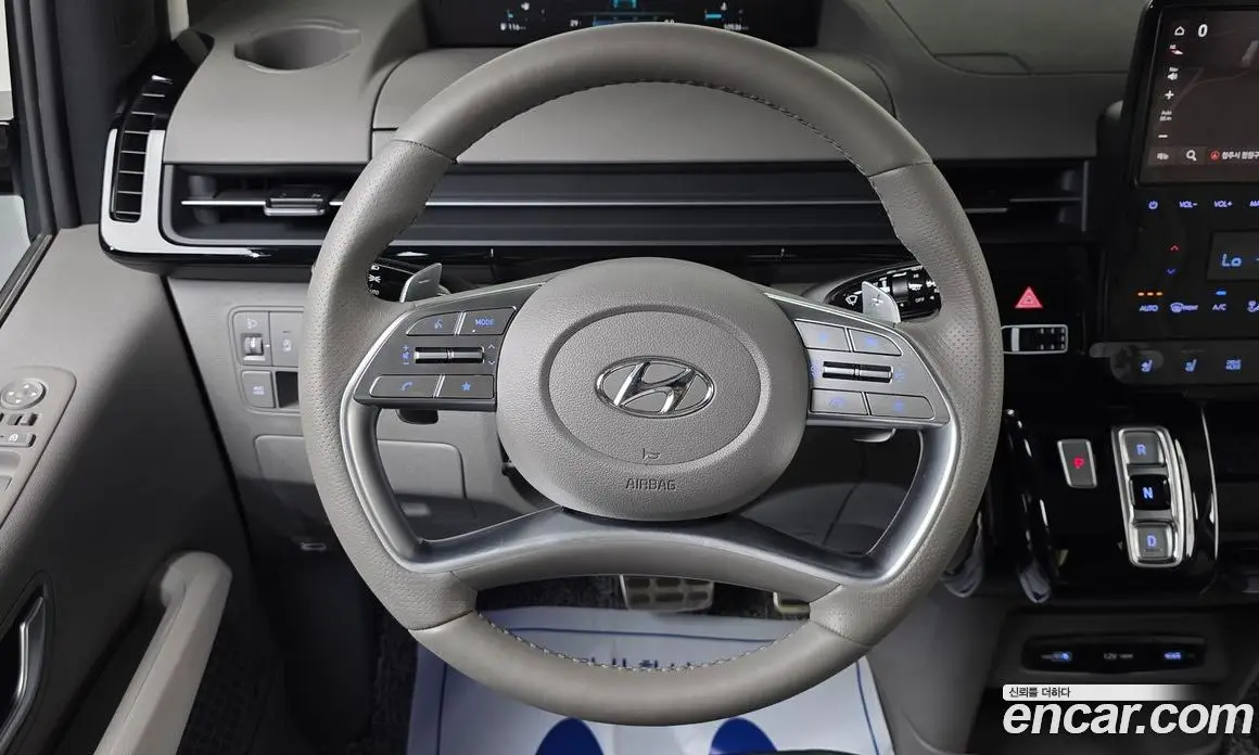 Hyundai Staria 2023 2.2 автомат (гидро), фото 13