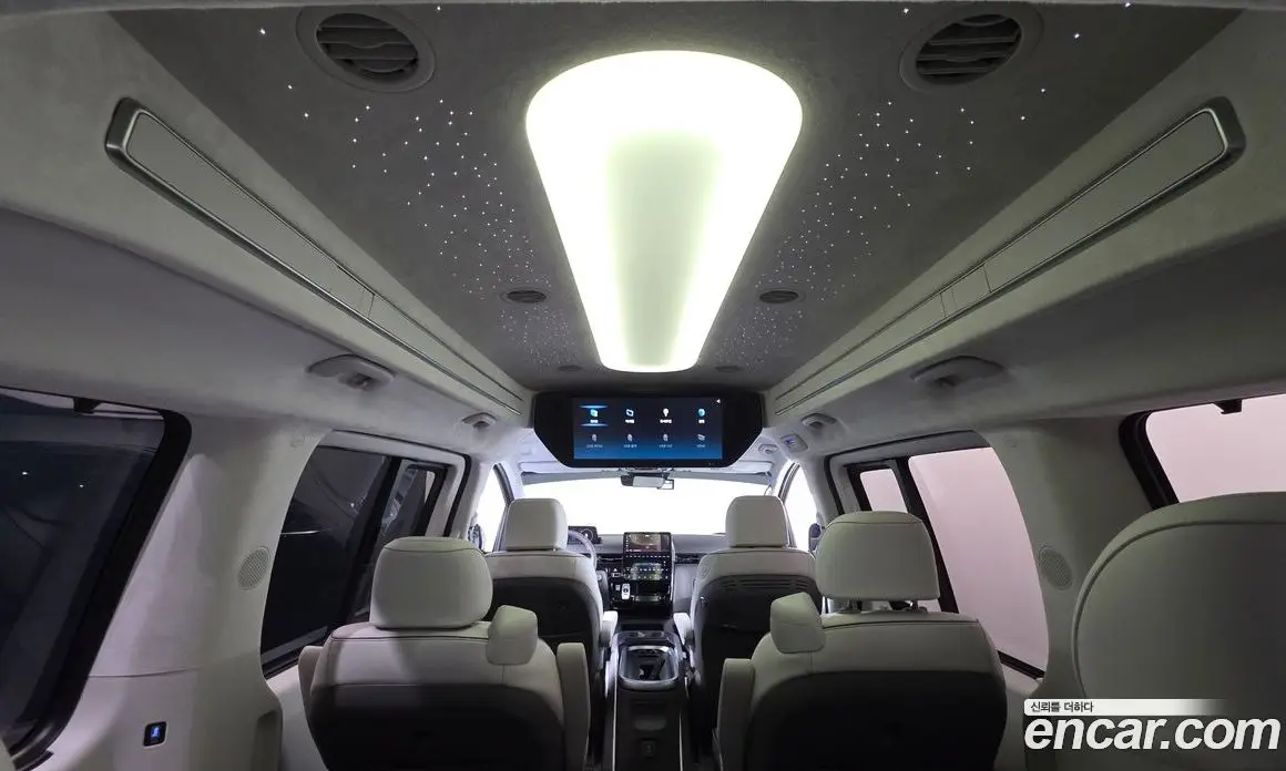 Hyundai Staria 2023 2.2 автомат (гидро), фото 16