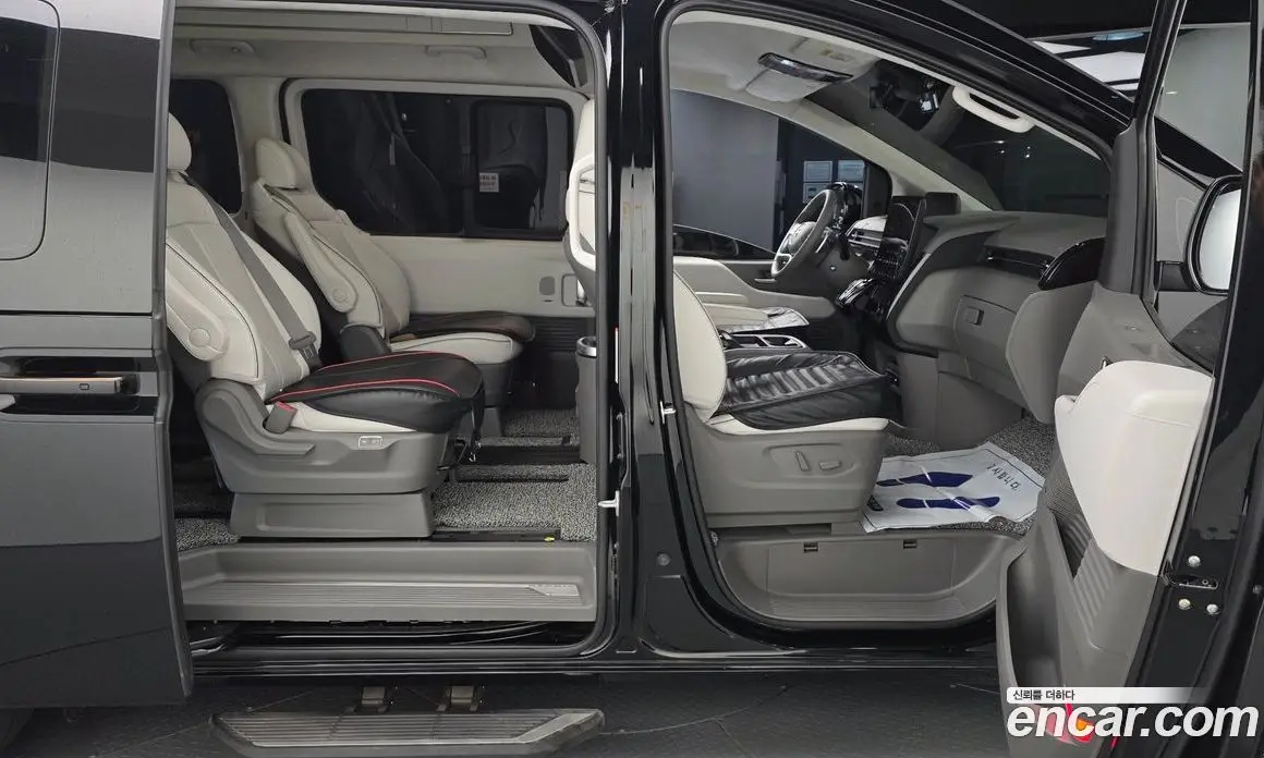 Hyundai Staria 2023 2.2 автомат (гидро), фото 19