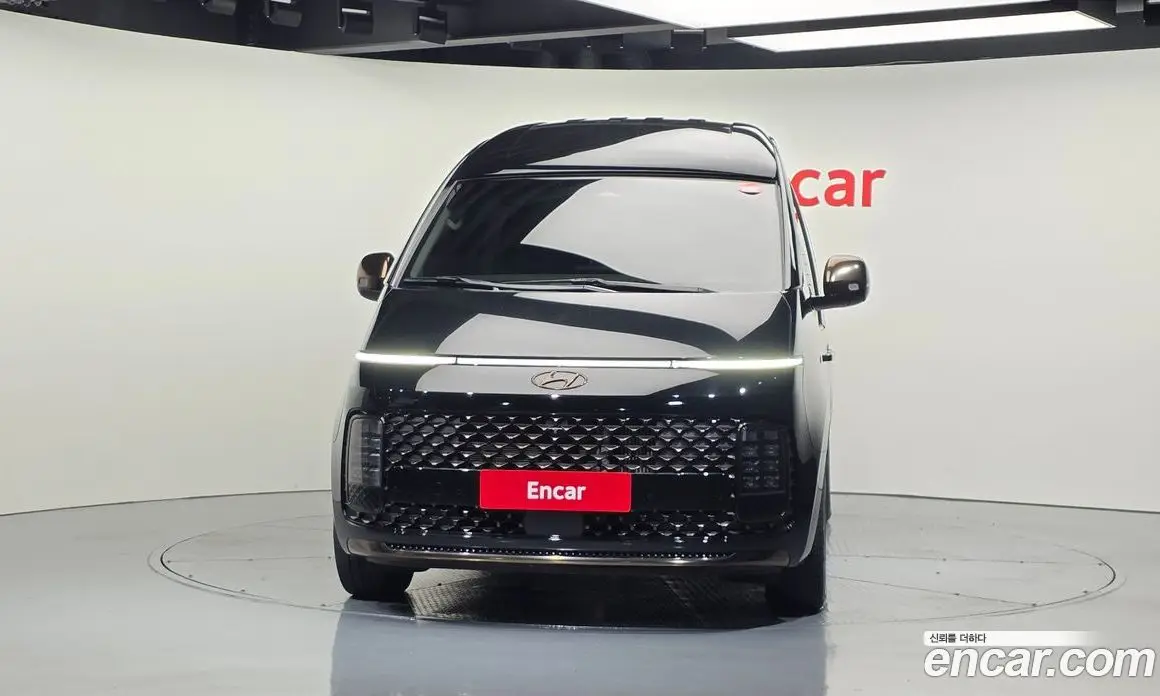 Hyundai Staria 2023 2.2 автомат (гидро), фото 3