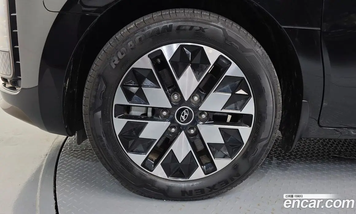 Hyundai Staria 2023 2.2 автомат (гидро), фото 5