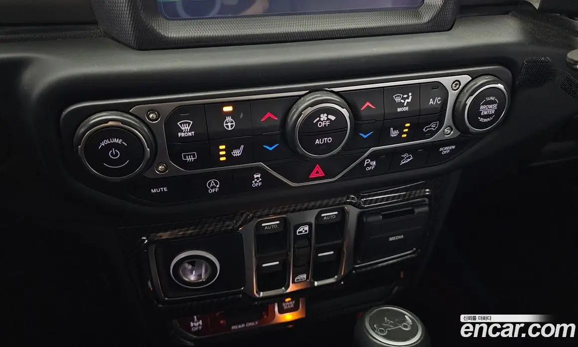 Jeep Wrangler 2018 2.0 автомат (гидро), фото 14 Jeep Wrangler 2018 2.0 автомат (гидро), фото 14