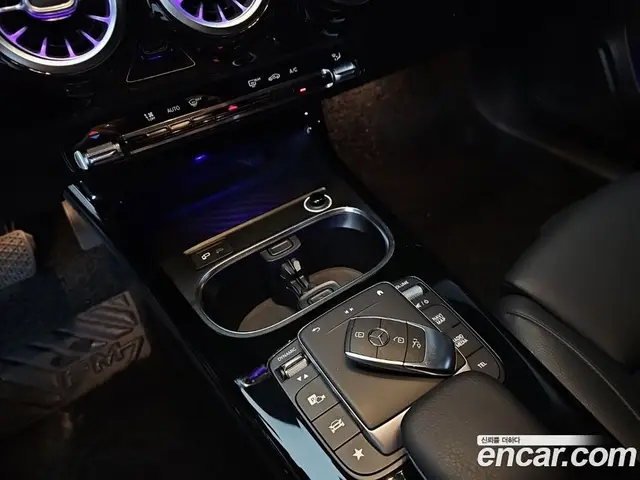 Mercedes-Benz A-Class 2020 2.0 автомат (гидро), миниатюра 10 Mercedes-Benz A-Class 2020 2.0 автомат (гидро), миниатюра 10