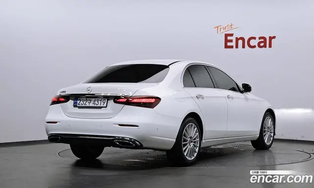 Mercedes-Benz E-Class 2022 2.0 автомат (гидро), миниатюра 2