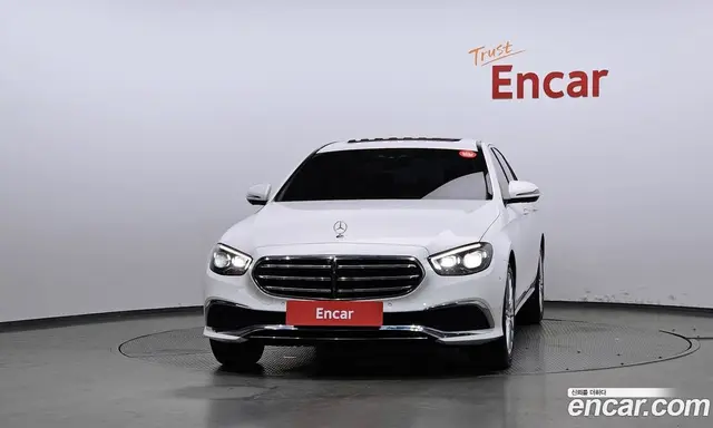 Mercedes-Benz E-Class 2022 2.0 автомат (гидро), миниатюра 3