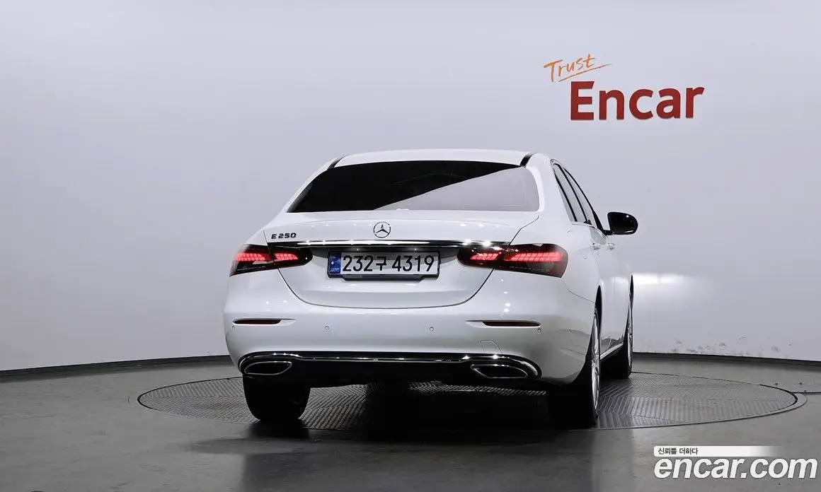 Mercedes-Benz E-Class 2022 2.0 автомат (гидро), фото 4