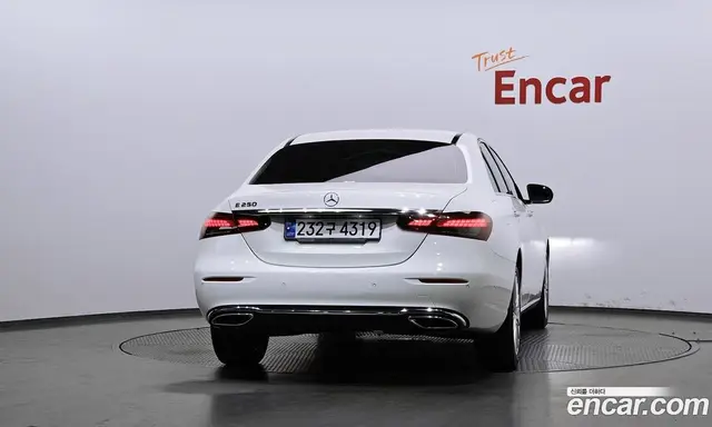 Mercedes-Benz E-Class 2022 2.0 автомат (гидро), миниатюра 4