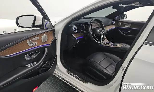 Mercedes-Benz E-Class 2022 2.0 автомат (гидро), миниатюра 10