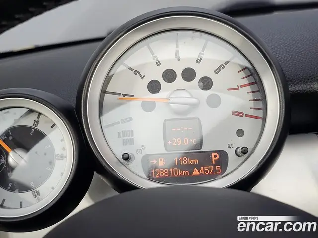 Mini Cooper Convertible 2010 1.6 автомат (гидро), миниатюра 8