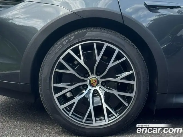 Porsche Taycan 2023 0.1 автомат (гидро), миниатюра 5