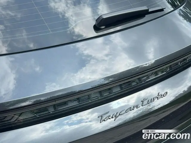 Porsche Taycan 2023 0.1 автомат (гидро), миниатюра 9