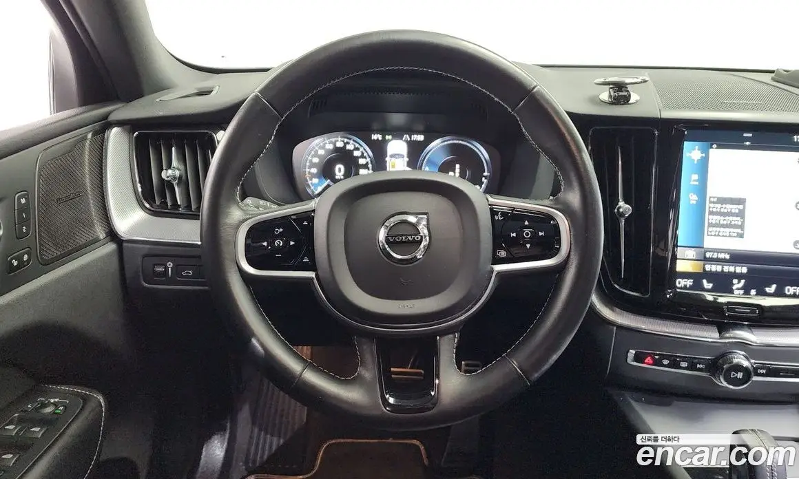 Volvo XC60 2020 2.0 автомат (гидро), фото 13