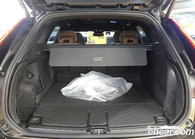 Volvo XC60 2024 2.0 автомат (гидро), миниатюра 4 Volvo XC60 2024 2.0 автомат (гидро), миниатюра 4