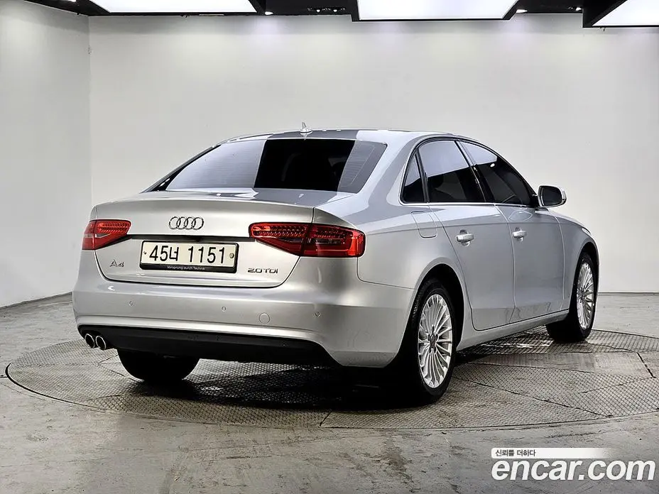 Audi A4 2014 2.0 автомат (гидро), фото 4