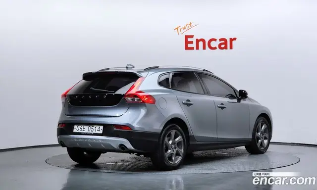 Volvo V40 2016 2.0 автомат (гидро), миниатюра 2
