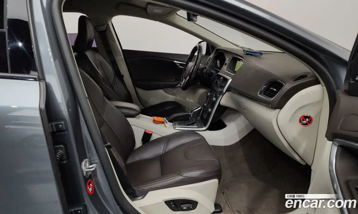 Volvo V40 2016 2.0 автомат (гидро), фото 11