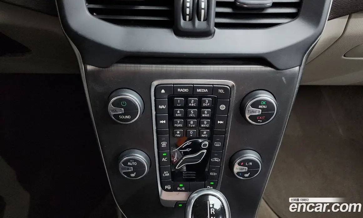 Volvo V40 2016 2.0 автомат (гидро), фото 17
