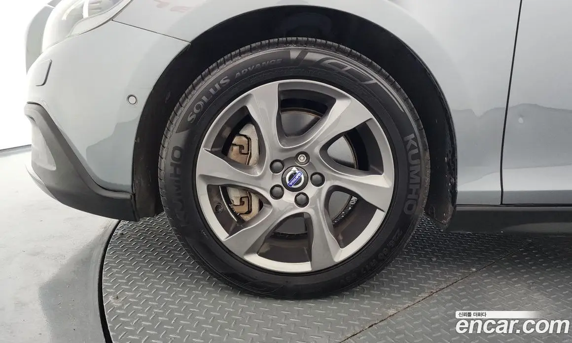 Volvo V40 2016 2.0 автомат (гидро), фото 5