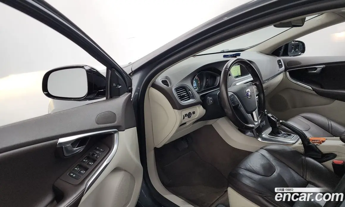 Volvo V40 2016 2.0 автомат (гидро), фото 10
