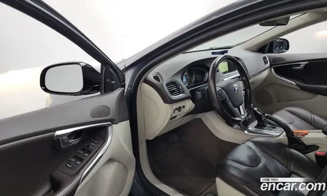 Volvo V40 2016 2.0 автомат (гидро), миниатюра 10