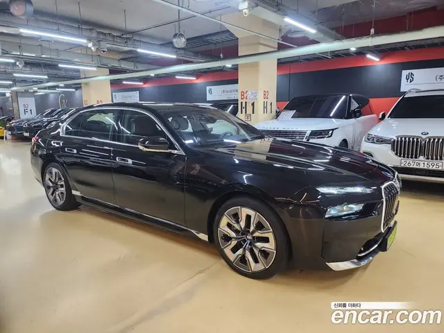 BMW 7 серия, 2024, 4 270 км