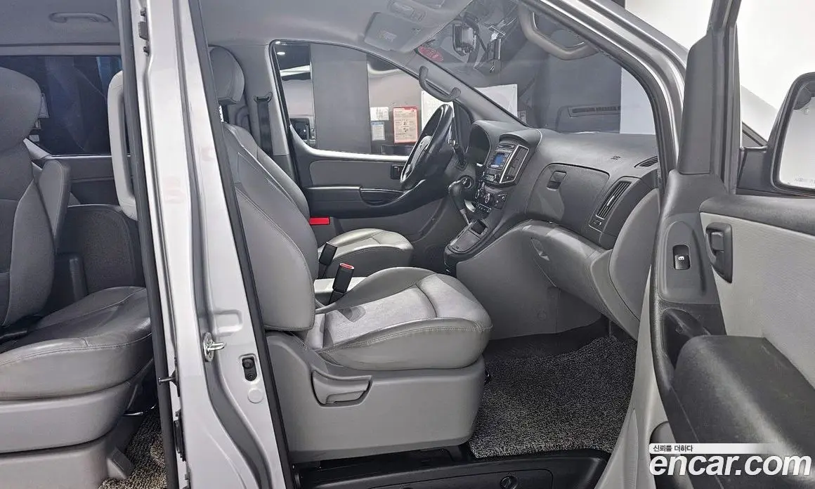 Hyundai Starex 2018 2.5 автомат (гидро), фото 10 Hyundai Starex 2018 2.5 автомат (гидро), фото 10