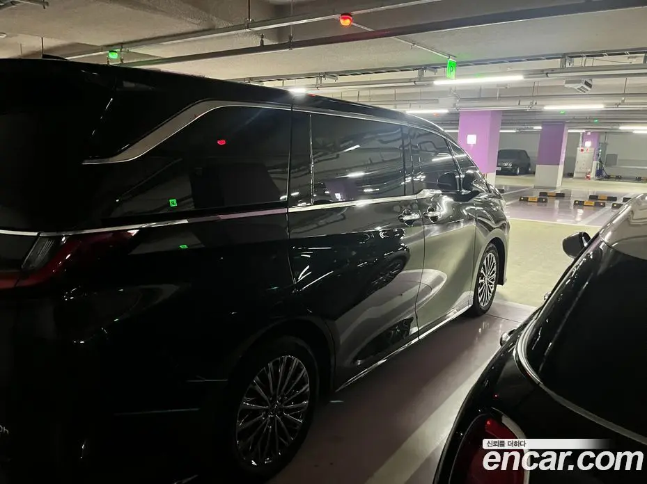 Lexus LM 2025 2.4 автомат (гидро), фото 3 Lexus LM 2025 2.4 автомат (гидро), фото 3