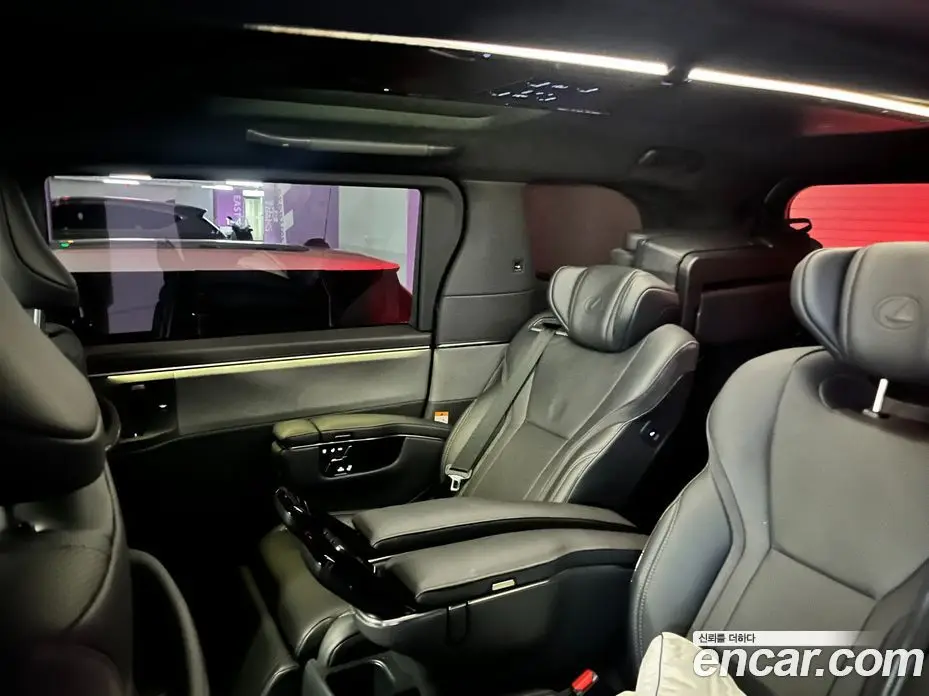 Lexus LM 2025 2.4 автомат (гидро), фото 6 Lexus LM 2025 2.4 автомат (гидро), фото 6