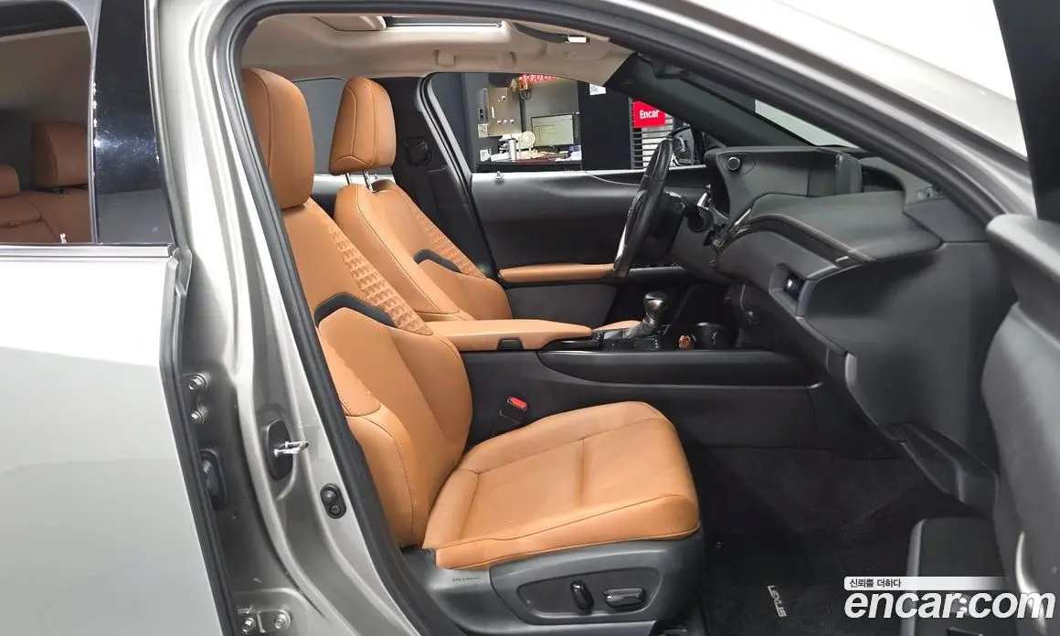 Lexus UX 2019 2.0 автомат (гидро), фото 11