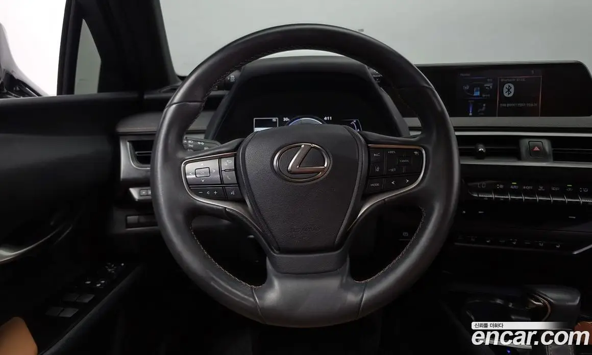 Lexus UX 2019 2.0 автомат (гидро), фото 13