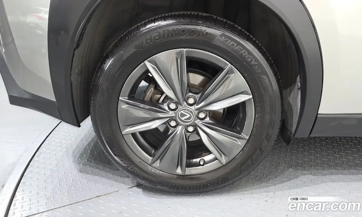 Lexus UX 2019 2.0 автомат (гидро), фото 5