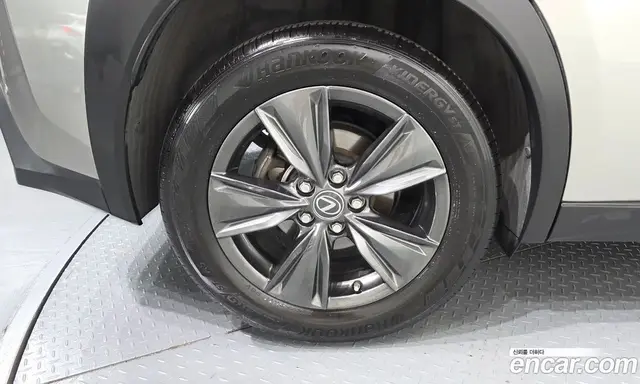 Lexus UX 2019 2.0 автомат (гидро), миниатюра 5