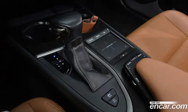 Lexus UX 2019 2.0 автомат (гидро), миниатюра 9