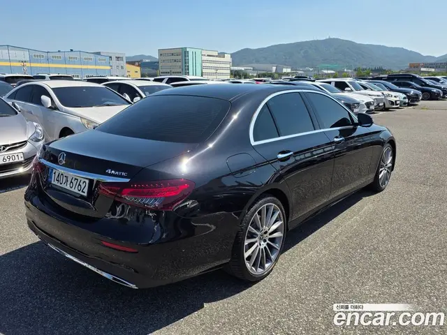 Mercedes-Benz E-Class 2021 2.0 автомат (гидро), миниатюра 2