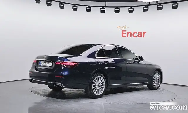 Mercedes-Benz E-Class 2022 2.0 автомат (гидро), миниатюра 2