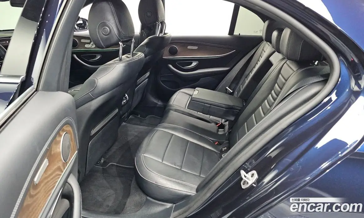 Mercedes-Benz E-Class 2022 2.0 автомат (гидро), фото 11