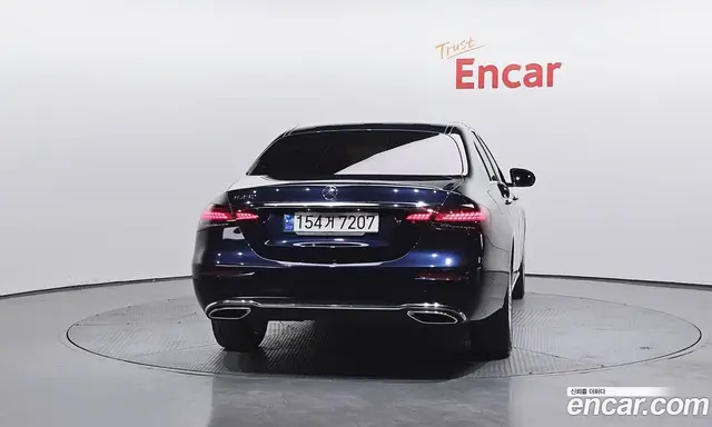 Mercedes-Benz E-Class 2022 2.0 автомат (гидро), миниатюра 4