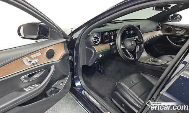 Mercedes-Benz E-Class 2022 2.0 автомат (гидро), миниатюра 10