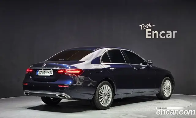Mercedes-Benz E-Class 2022 2.0 автомат (гидро), миниатюра 2