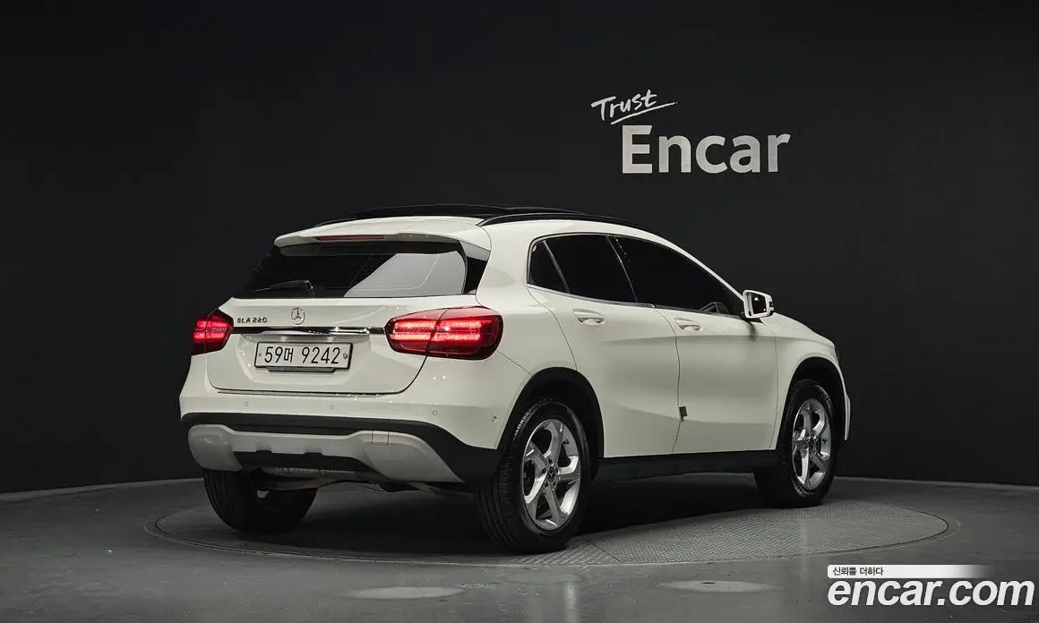 Mercedes-Benz GLA-Class 2017 2.0 автомат (гидро), фото 2 Mercedes-Benz GLA-Class 2017 2.0 автомат (гидро), фото 2