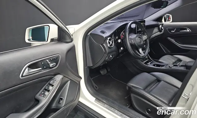 Mercedes-Benz GLA-Class 2017 2.0 автомат (гидро), миниатюра 11 Mercedes-Benz GLA-Class 2017 2.0 автомат (гидро), миниатюра 11