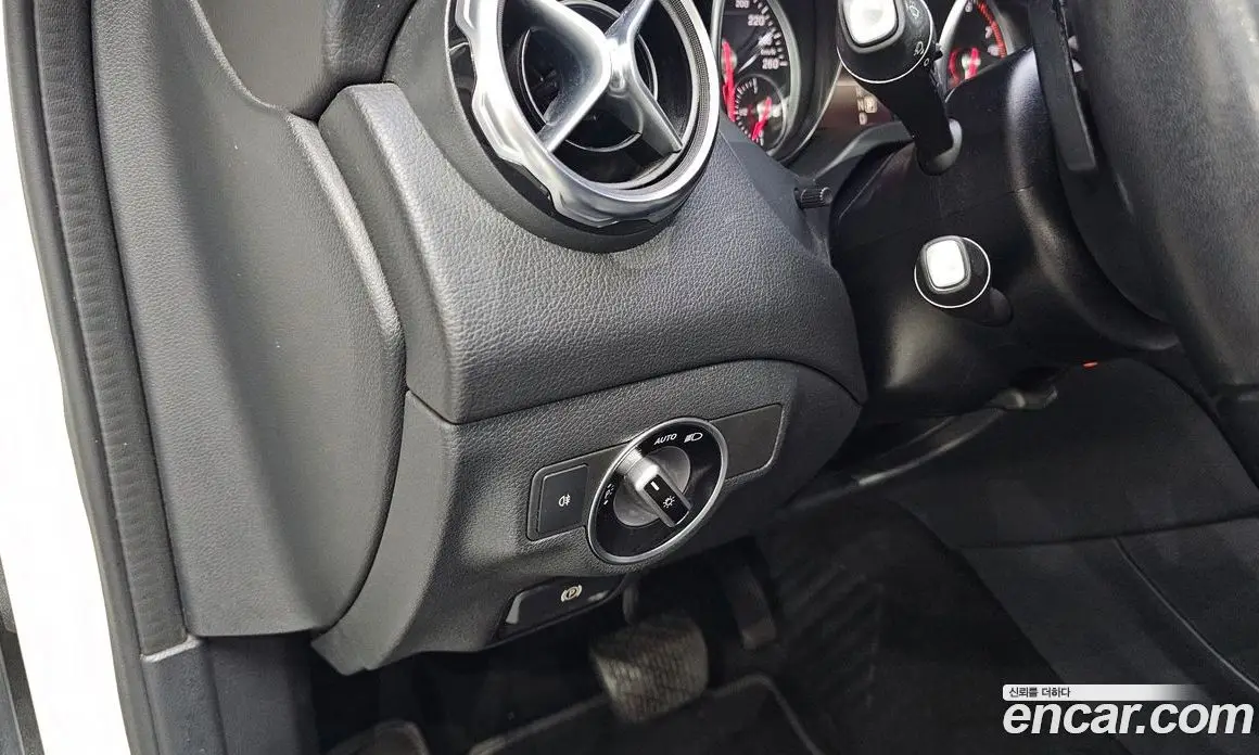 Mercedes-Benz GLA-Class 2017 2.0 автомат (гидро), фото 18 Mercedes-Benz GLA-Class 2017 2.0 автомат (гидро), фото 18
