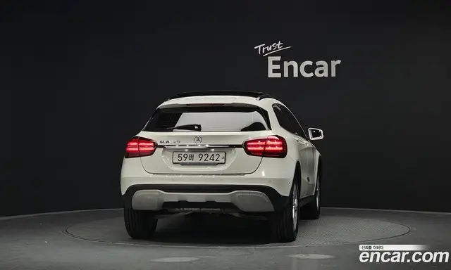 Mercedes-Benz GLA-Class 2017 2.0 автомат (гидро), миниатюра 4 Mercedes-Benz GLA-Class 2017 2.0 автомат (гидро), миниатюра 4