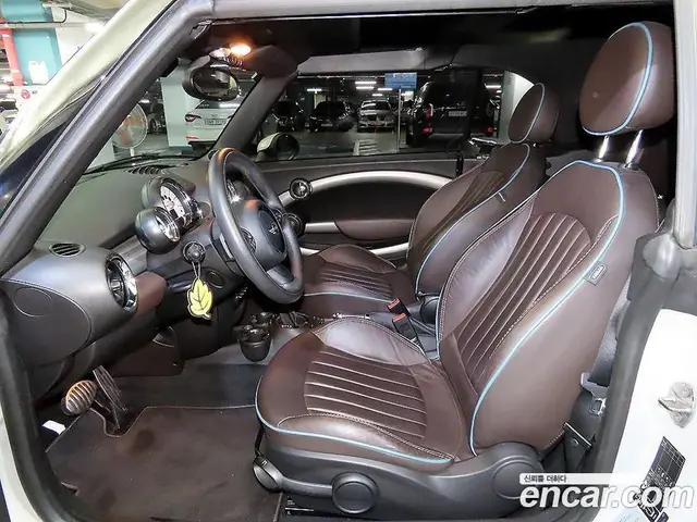 Mini Cooper Convertible 2013 1.6 автомат (гидро), миниатюра 8