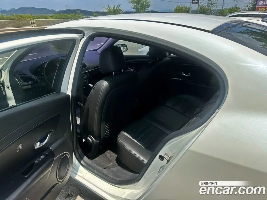 Renault (Samsung) SM3 2015 1.6 автомат (гидро), фото 10 Renault (Samsung) SM3 2015 1.6 автомат (гидро), фото 10