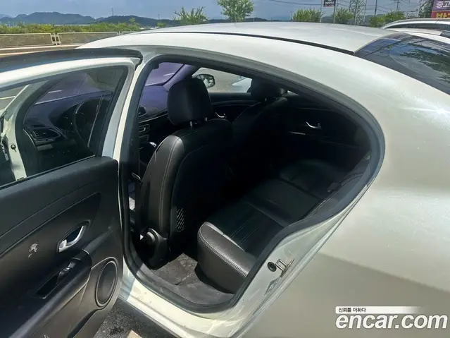 Renault (Samsung) SM3 2015 1.6 автомат (гидро), миниатюра 10 Renault (Samsung) SM3 2015 1.6 автомат (гидро), миниатюра 10