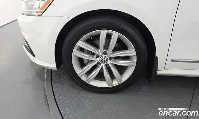 Volkswagen Passat 2018 2.0 автомат (гидро), миниатюра 5