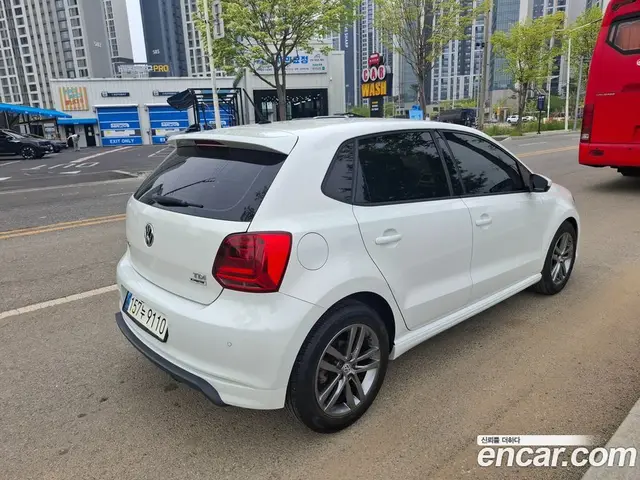 Volkswagen Polo 2015 1.4 автомат (гидро), миниатюра 2