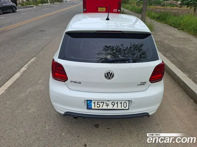 Volkswagen Polo 2015 1.4 автомат (гидро), миниатюра 4
